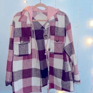 Kori shacket with collar and hoodie this is size large